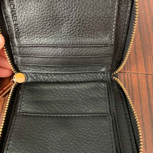 MICHAEL KORS compact zip wallet - Picture 4 of 8